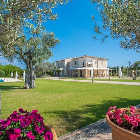 Luxurioeses Mit Whirlpool Im Freien Und Pool, Ideal Fuer Veranstaltungen